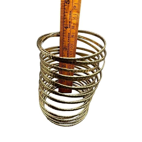 Slinky style hammered coil bangle bracelet one piece gold tone - Picture 4 of 5